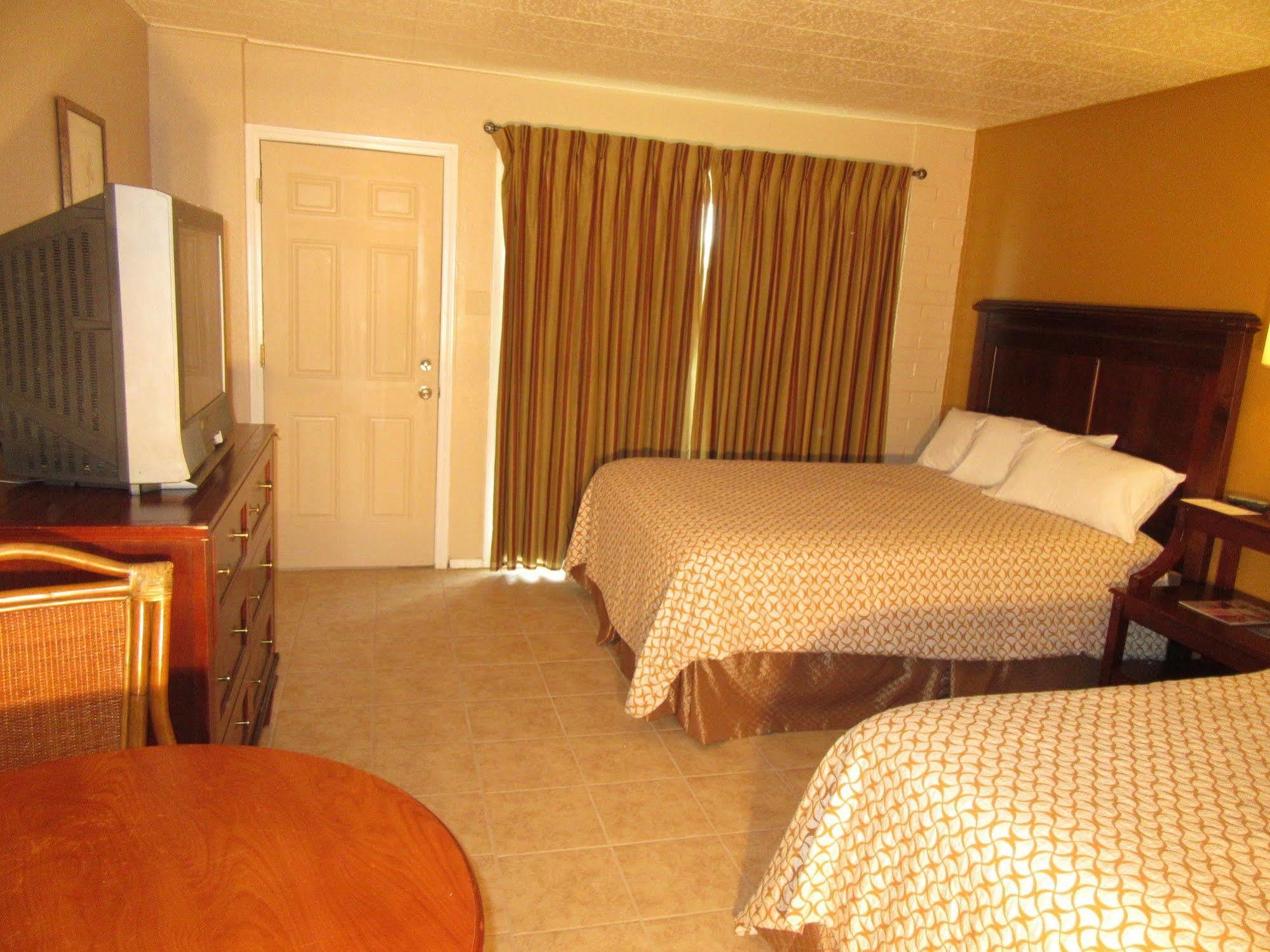 El Patio Inn 2*